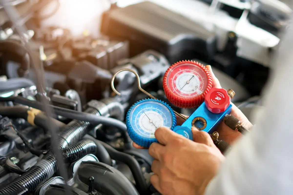 check-car-air-conditioning-system-refrigerant