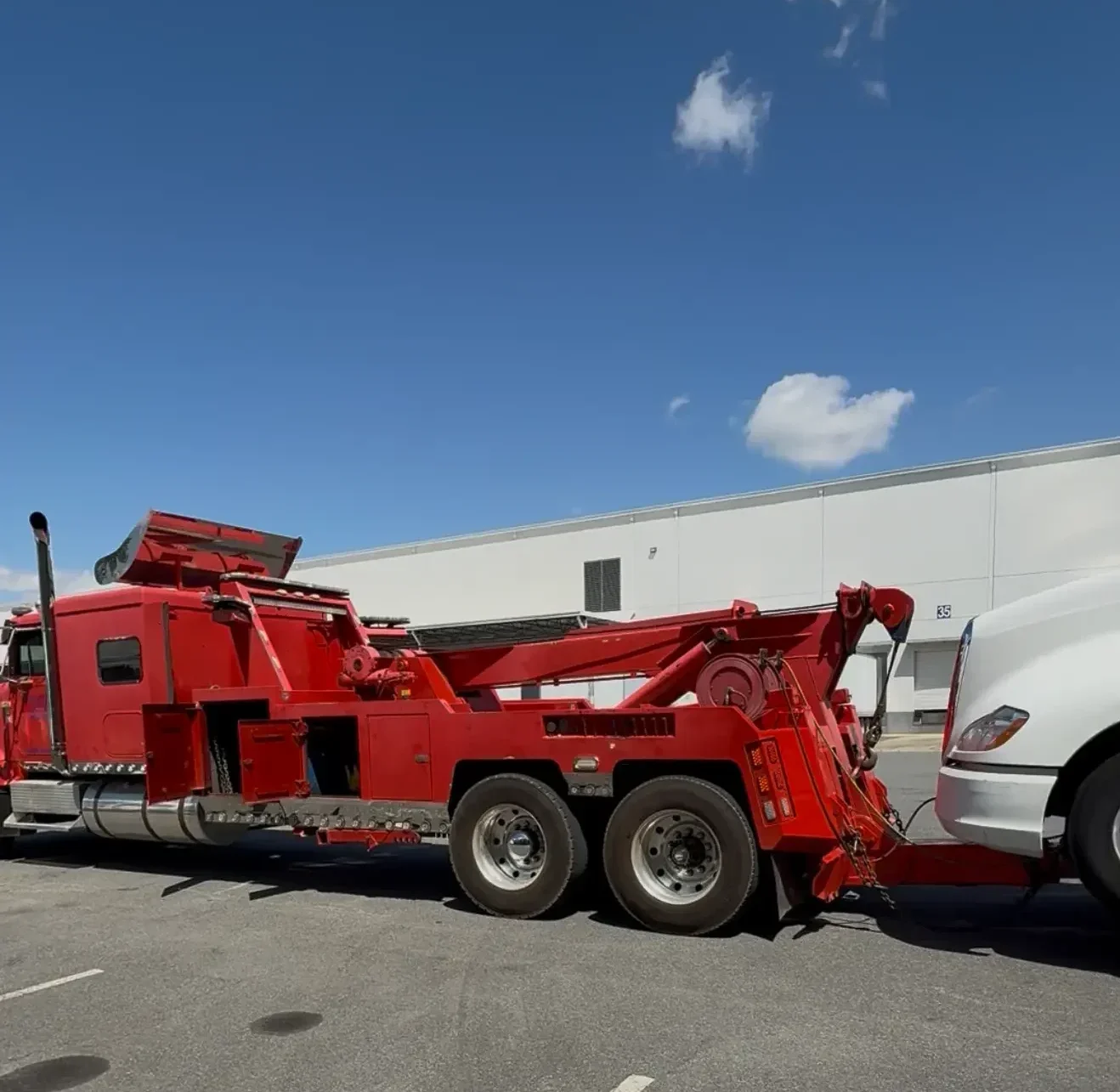24 7 emergency towing​